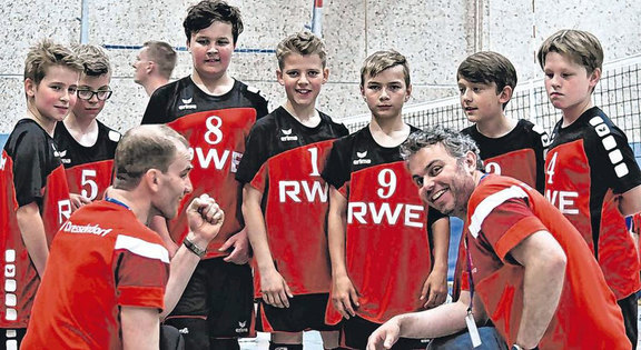 Der VoR Paderborn hat die Westdeutsche Meisterschaft der männlichen U-13-Volleyballer mit einem glatten 2:0-Sieg über die Solingen Volleys beim Ausrichter TV Dresselndorf gewonnen. (Foto: hajo)
